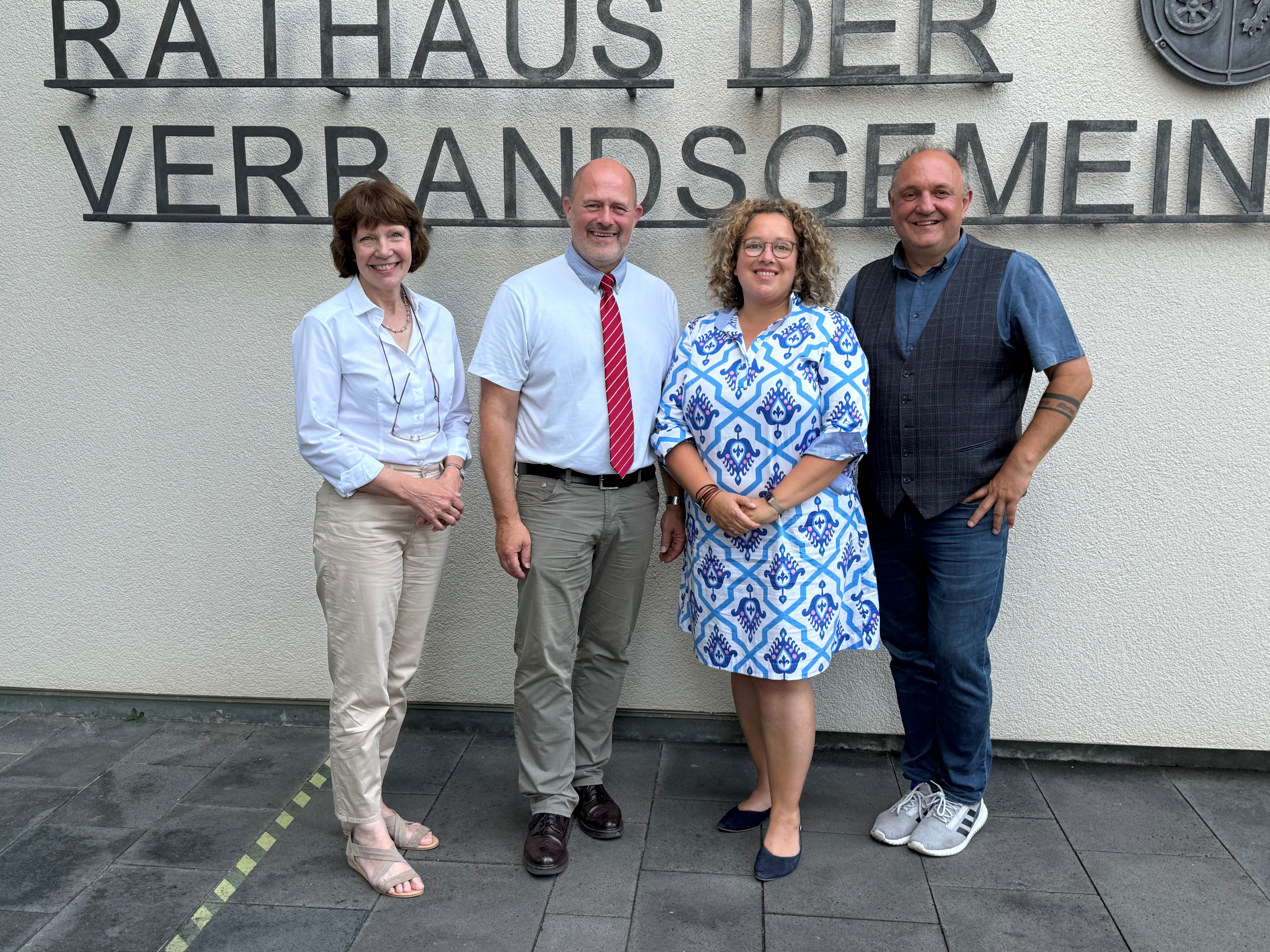 Zu sehen sind 1. Beigeordnete Mechthild Kern, Bürgermeister Benno Neuahaus, Beigeordnete Susanne Juber und Beigeordneter Jan Hofmann